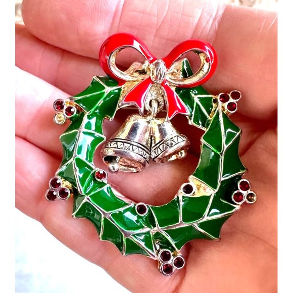 Vintage 90's Christmas Wreath Pendant Pin Jingle Bells Crystal Accents O… - Picture 2 of 12